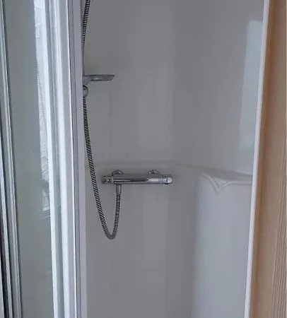 Captivating 3 Bed Caravan In Apartament